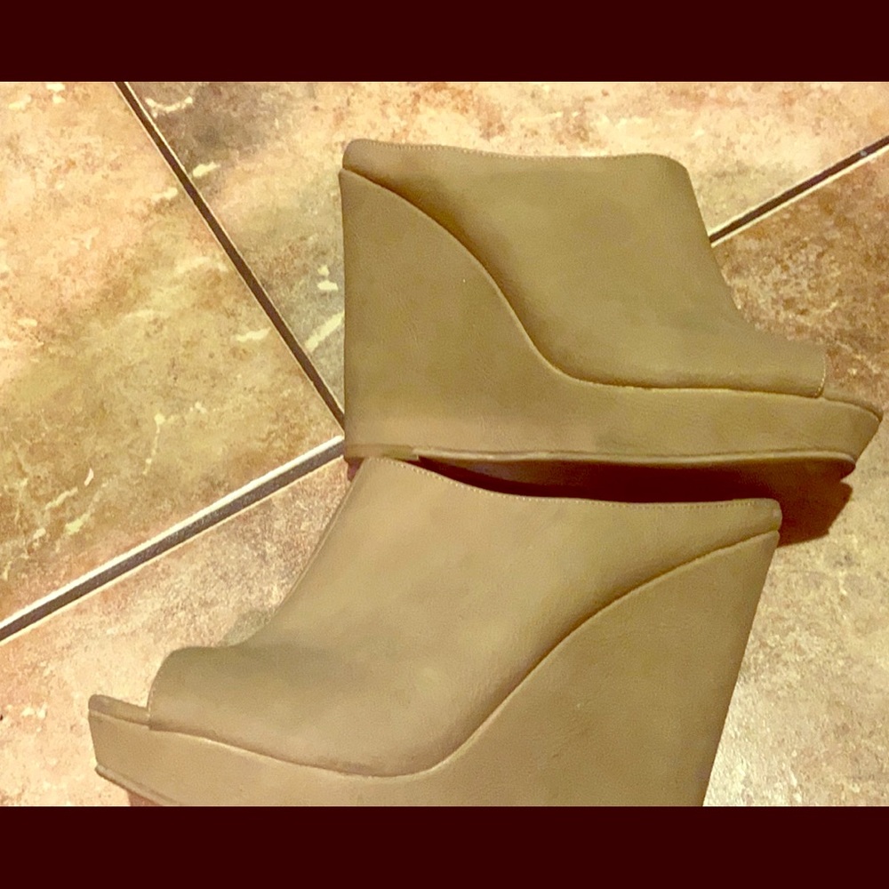 Chinese Laundry Wedge Size 9 Women’s shoes